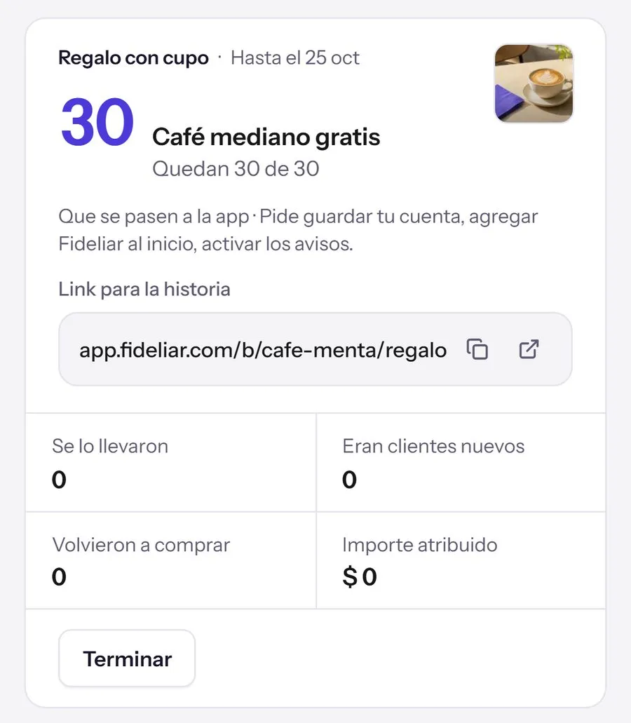 La tarjeta del regalo con cupo de Café Menta en un teléfono: «30 Café mediano gratis · Quedan 30 de 30», para qué es y qué pide, el link para la historia y las cuatro cifras.