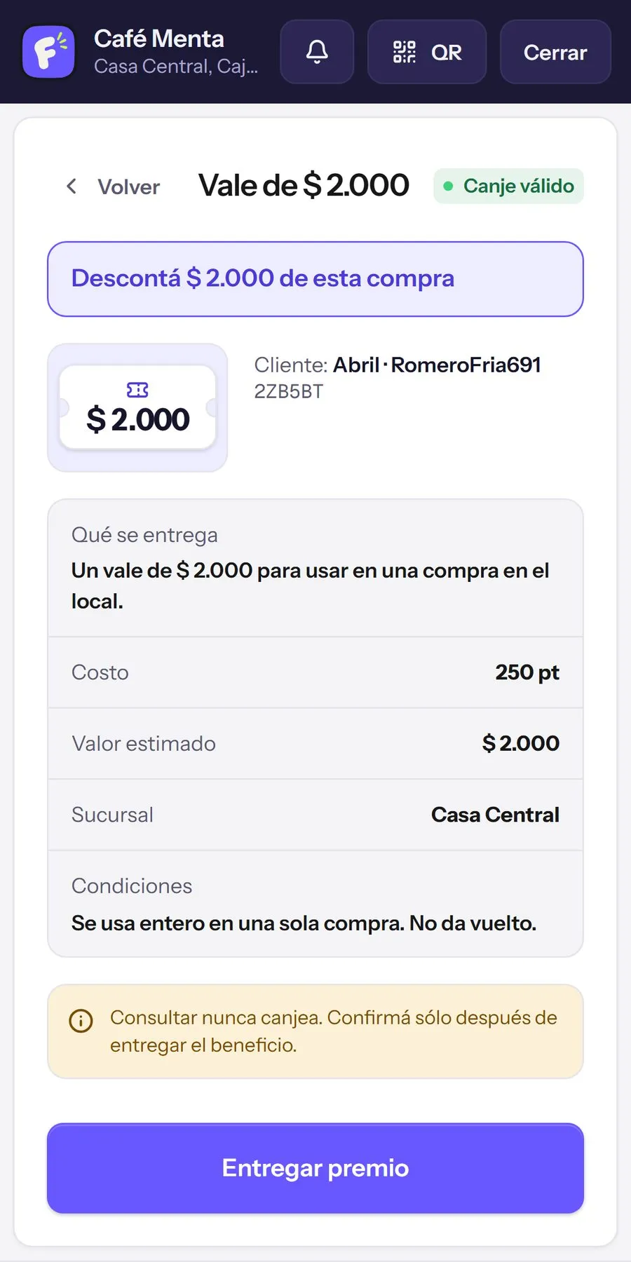 La caja de Café Menta en un teléfono, con un canje válido de «Vale de $ 2.000»: arriba, destacado, «Descontá $ 2.000 de esta compra», el cliente, el costo en puntos, las condiciones y el botón «Entregar premio».