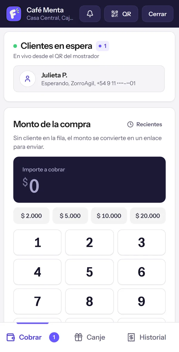 La caja de Café Menta en un celular: en «Clientes en espera» aparece, en vivo, Julieta P., que acaba de escanear el QR del mostrador.